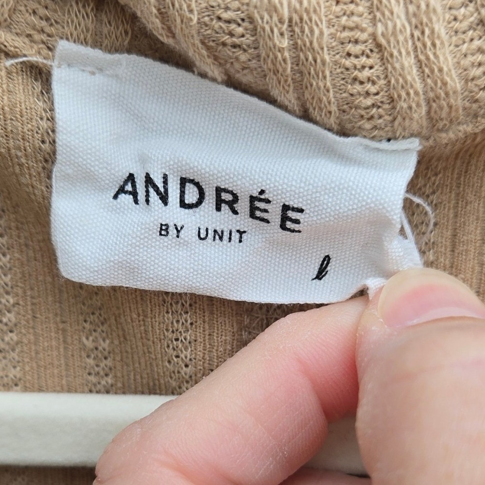 Andree by Unit Tan Ribbed Knit Cream Floral Lace Mixed Media Top Large - Picture 3 of 7